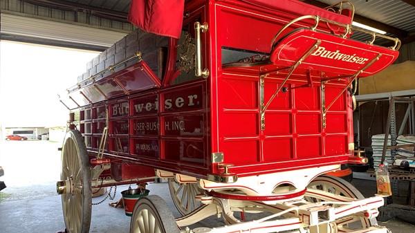 Bolivar LIVE On The Road, Visits The Budweiser Clydesdales Today!